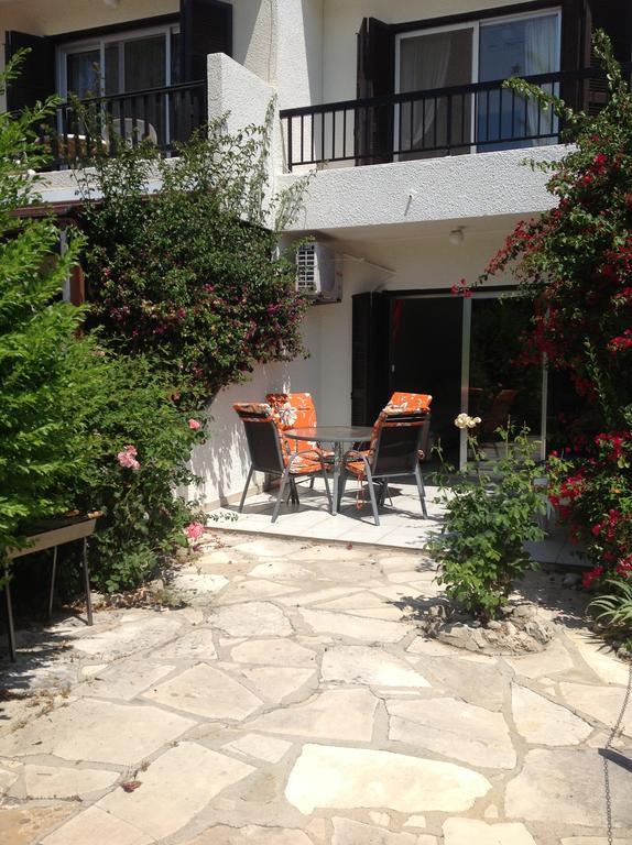 Paphos Townhouse Villa Bagian luar foto